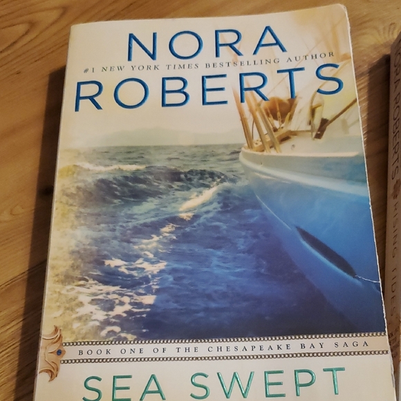 🎈Nora Roberts Paperback Book Set🎈 - Picture 2 of 4